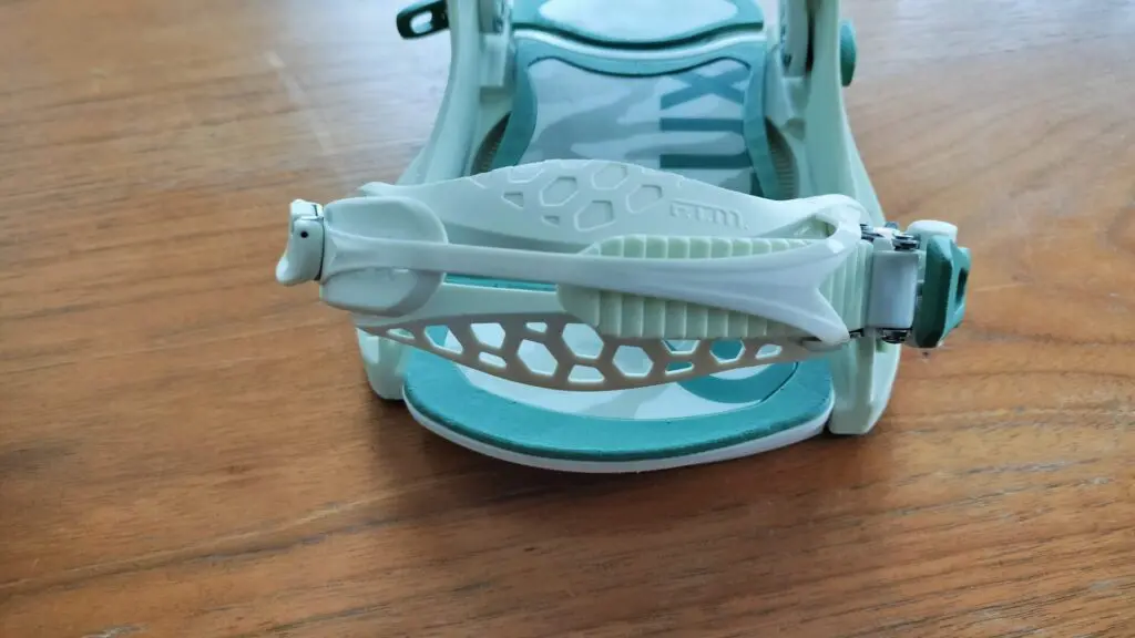 FLUX】XF24-25モデルの試乗評価レビュー！前モデルとの滑りも比較｜こ