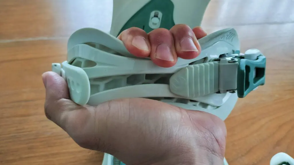 FLUX】XF24-25モデルの試乗評価レビュー！前モデルとの滑りも比較｜こ