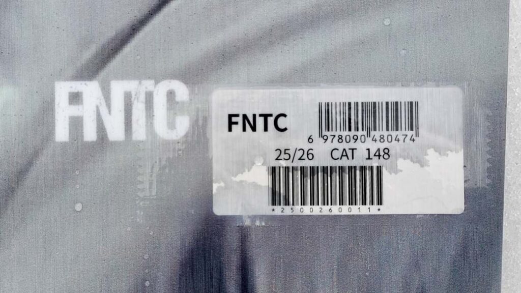 CATのボードに貼られたスペック表