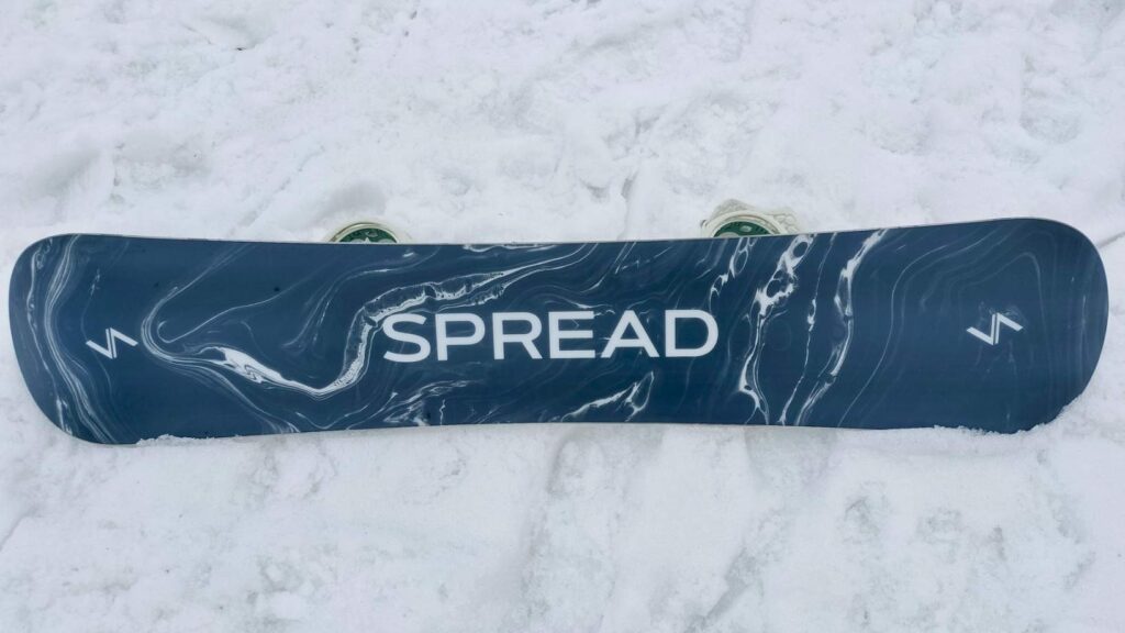 スプレッドBXのソール側からのボード全体を撮影した写真