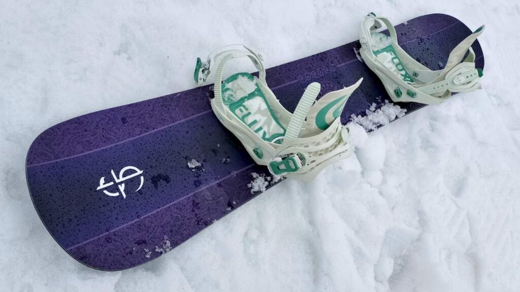 クロージャマンティスにバインディングを取り付けてノーズ側からボードを映した写真