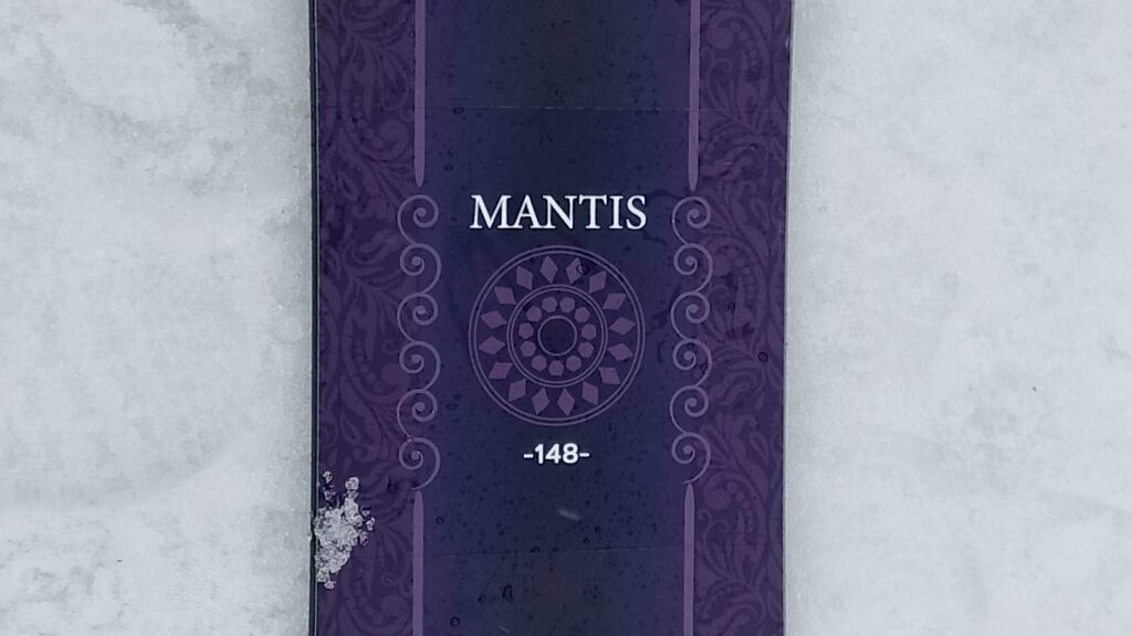 クロージャマンティスのサイズと名称を映したボードの写真