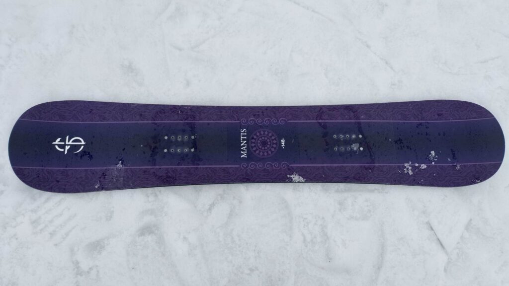 クロージャマンティスのスノーボード全体を真上から撮影した写真