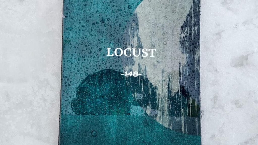 クロージャローカストのサイズ記載のあるボードの写真