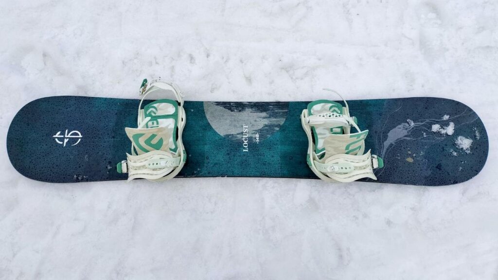 クロージャローカストのバインディングを取り付けたボード全体の写真