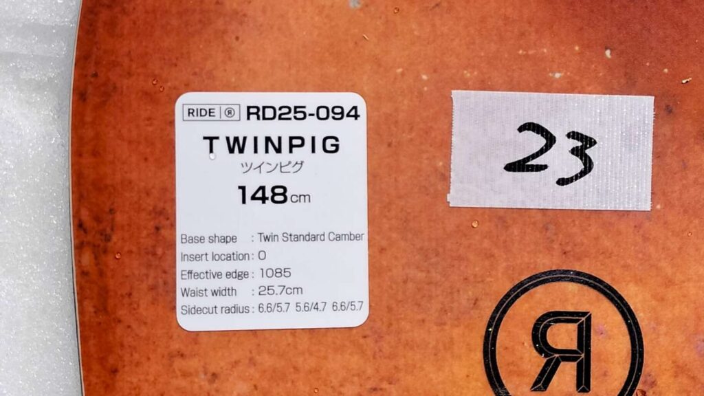 RIDEツインピグのボードに貼られたスペック表