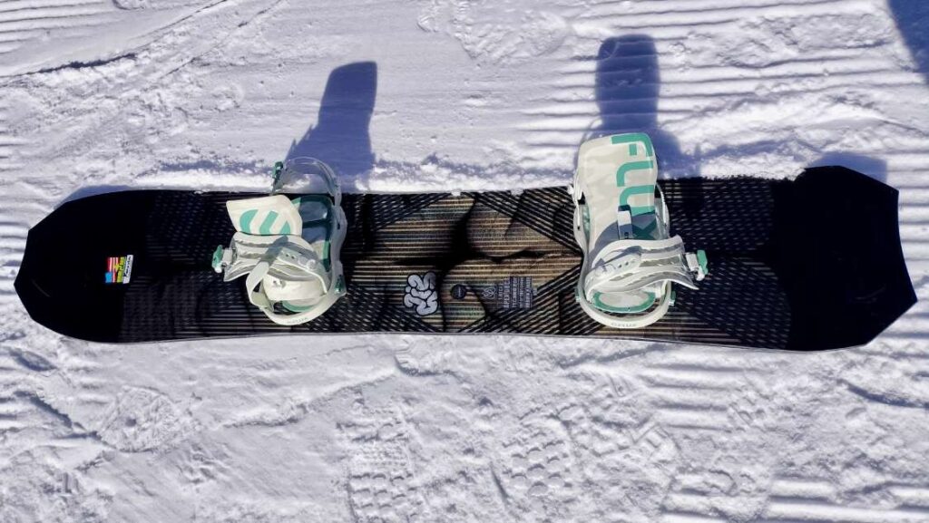 リブテックapexオルカのバインディングを取り付けたボード全体の写真