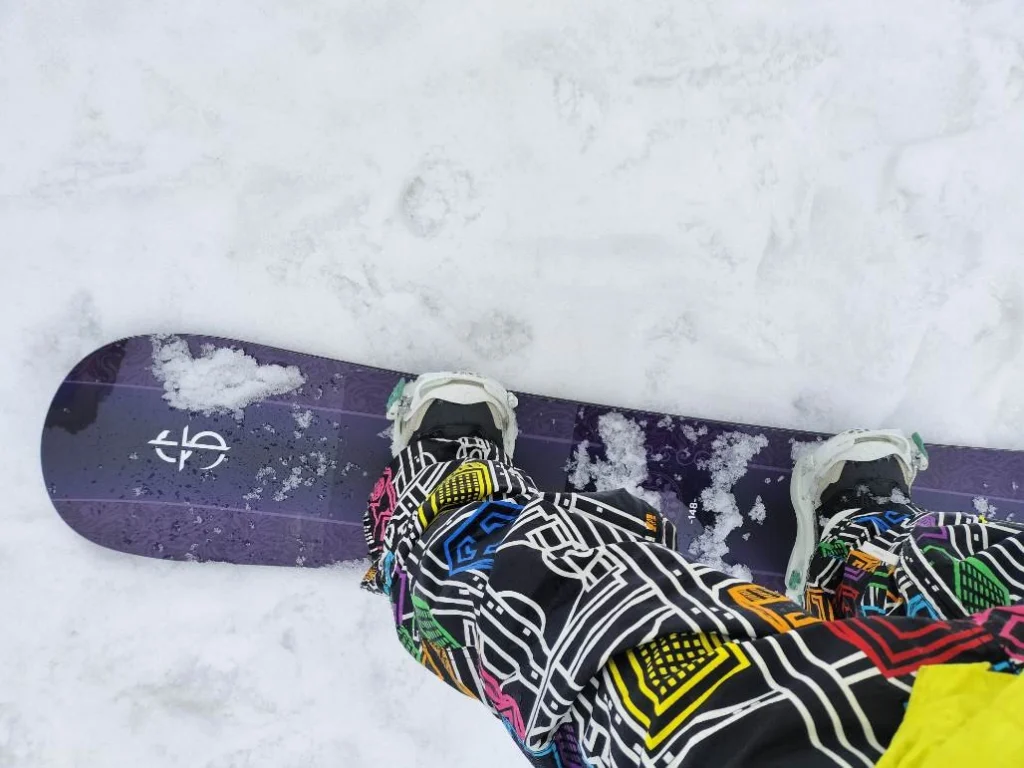 CROOJA】25-26MANTIS試乗評価レビュー！台形キャンバーの操作性