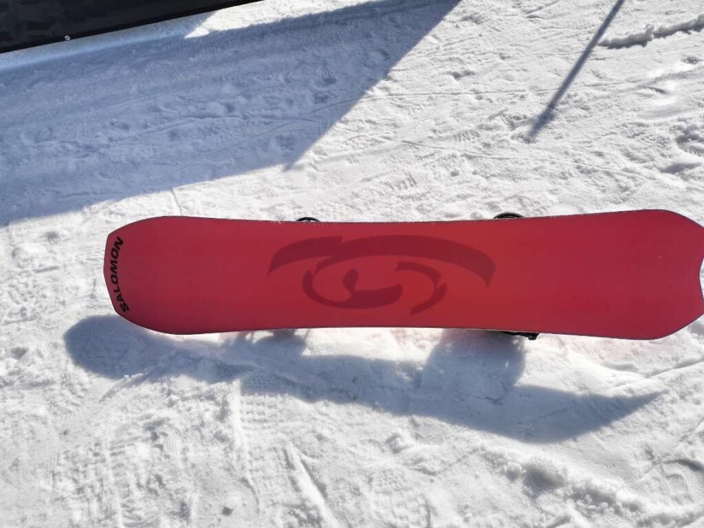 SALOMONダンスホールのソール側からのボード全体の写真