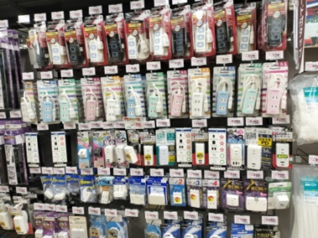 ホームセンターの延長コード売り場