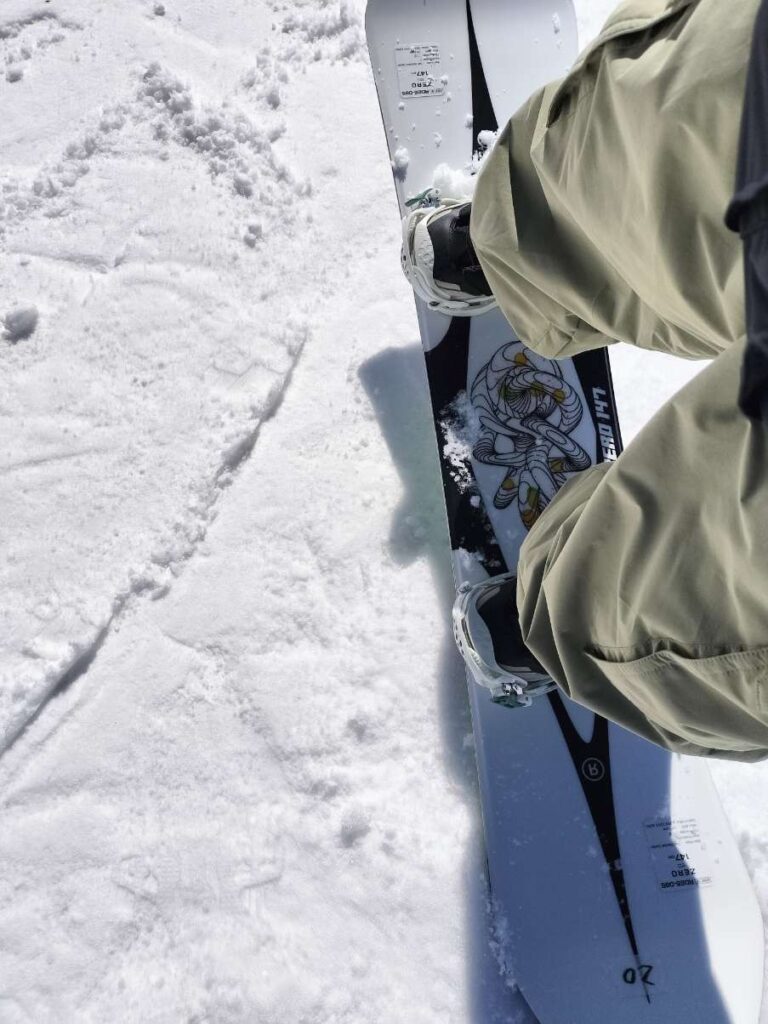 ライドゼロでノーズに荷重してテールが浮き上がった瞬間の写真