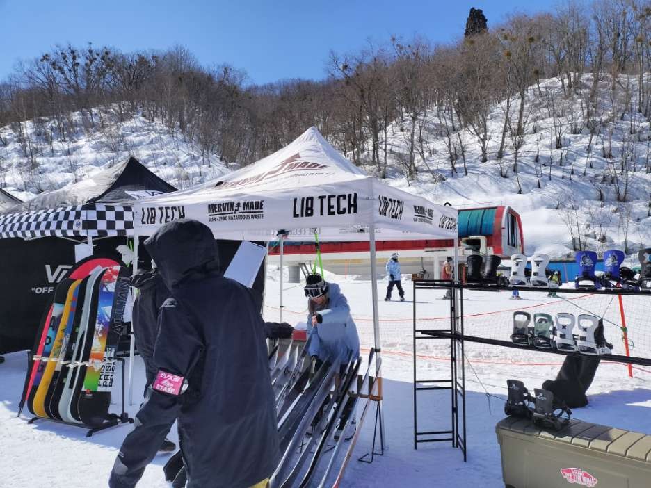 ホワイトピアたかすの試乗会のリブテックスノーボードのテント