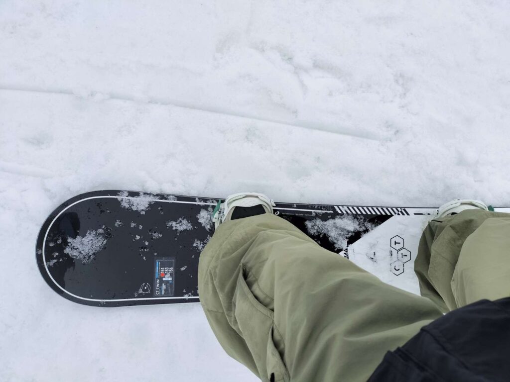 OGASAKACTツインを履いて足元を映した写真