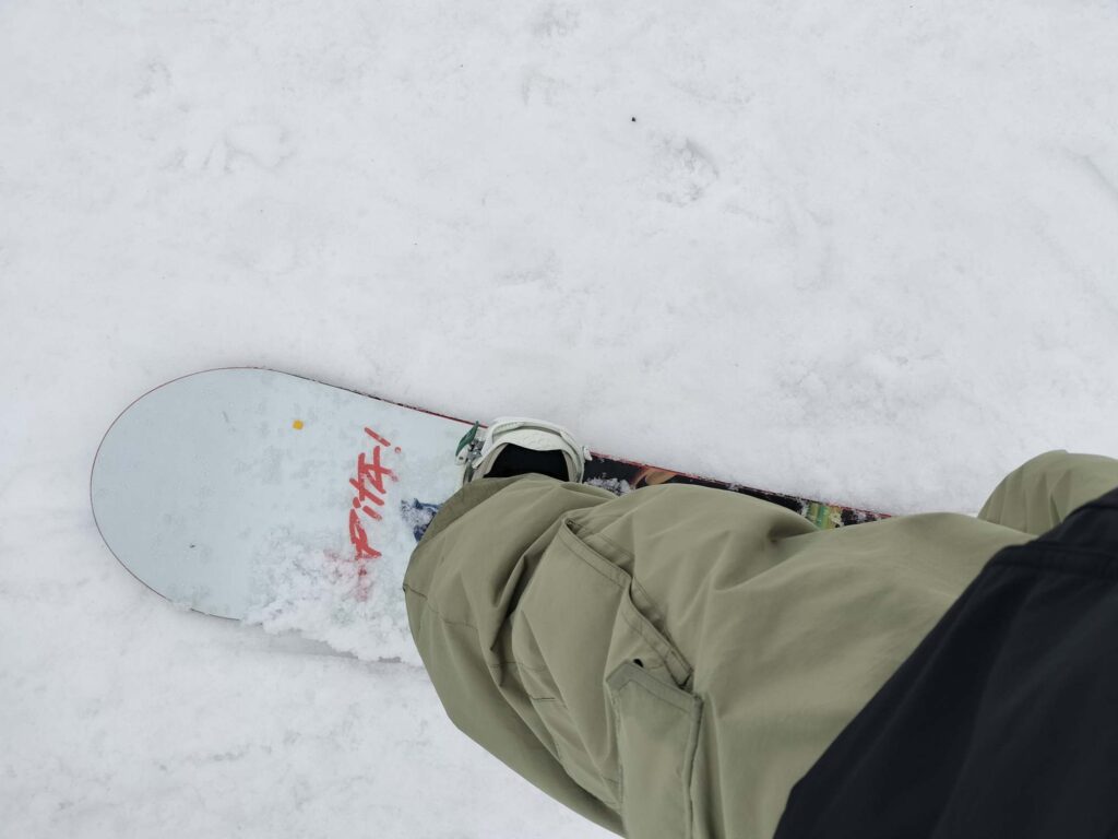 キャピタウルトラフィアーを履いた足元の写真