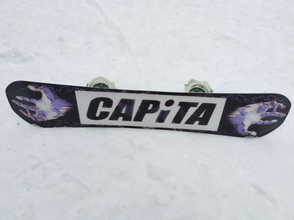 INDOOR SURVIVALのソールのグラフィックを映した写真