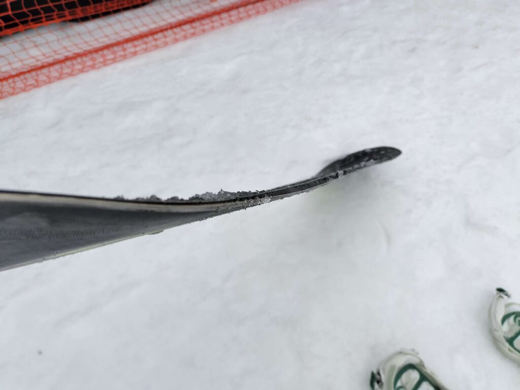 CAPiTA MEGA MERCURY（メガマーキュリー）のキャンバー形状を映した写真