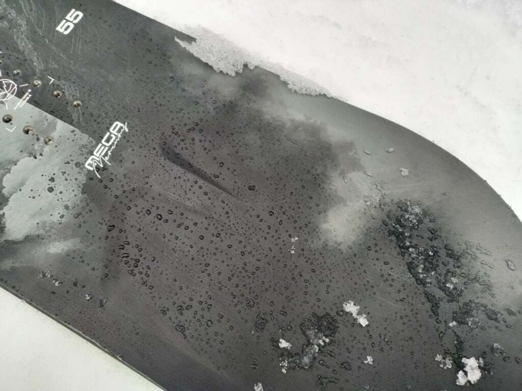 CAPiTA MEGA MERCURY（メガマーキュリー）の3D形状が分かるテールの写真