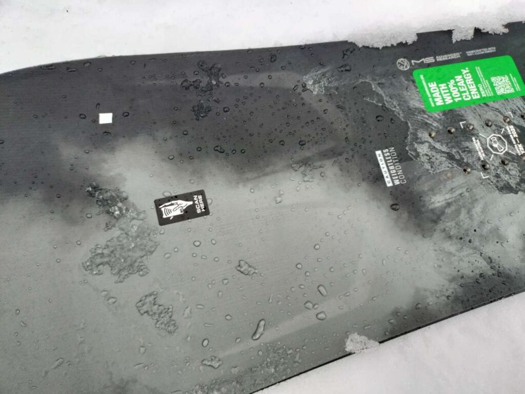 CAPiTA MEGA MERCURY（メガマーキュリー）の3D形状分かるノーズの写真