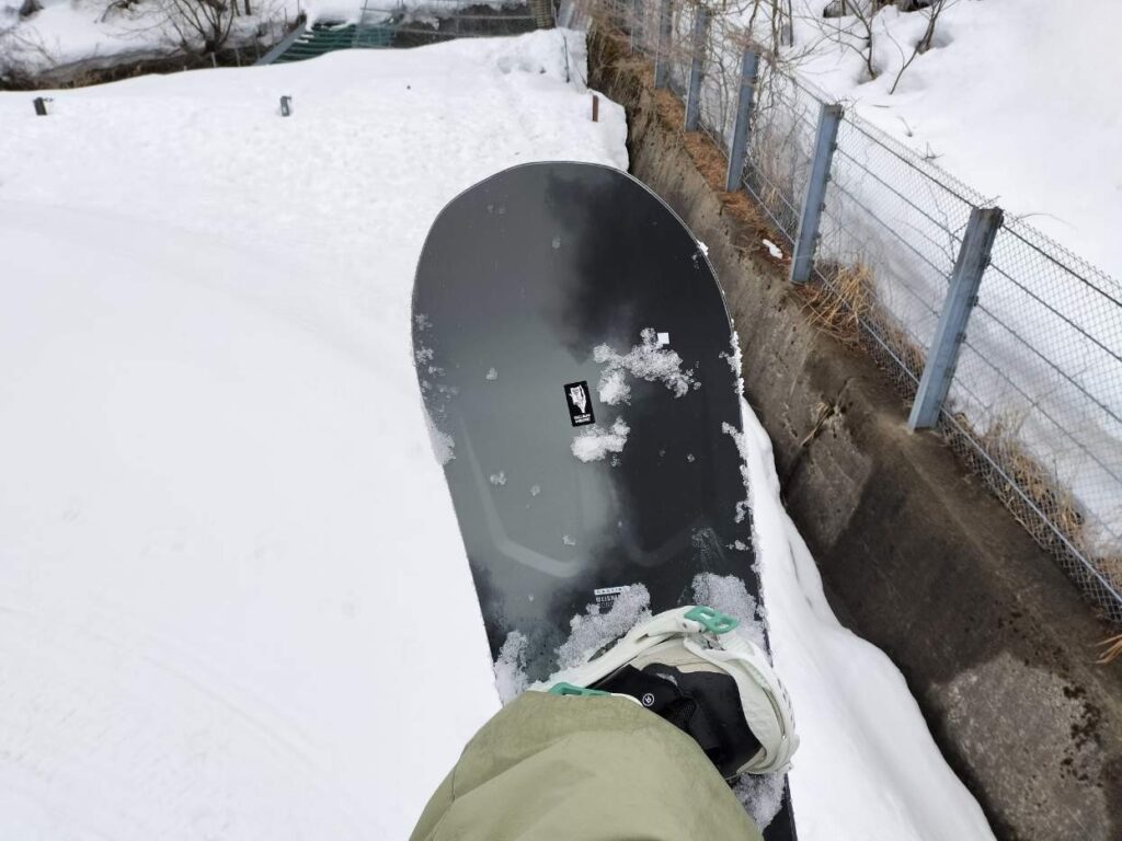 CAPiTA MEGA MERCURY（メガマーキュリー）をリフトに乗りながら映した写真