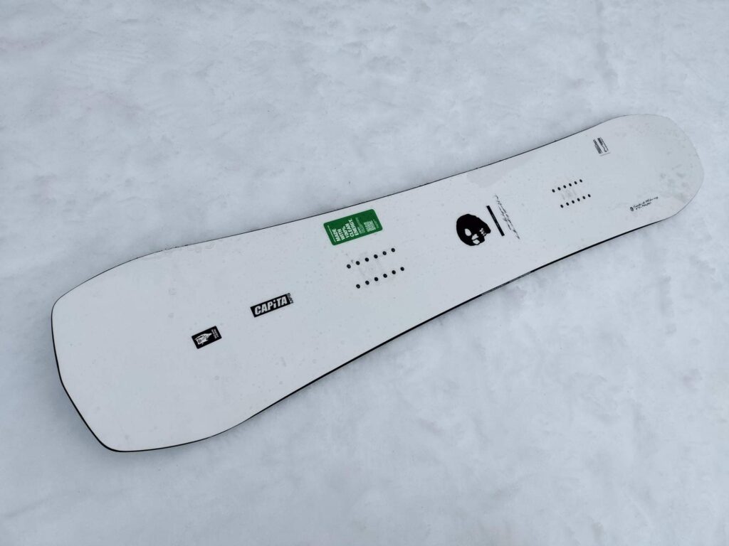 THE BLACK SNOWBOARD OF DEATH（ザブラックスノーボードオブデス）のボード全体の写真