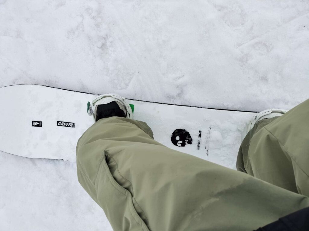 THE BLACK SNOWBOARD OF DEATH（ザブラックスノーボードオブデス）を試乗する写真