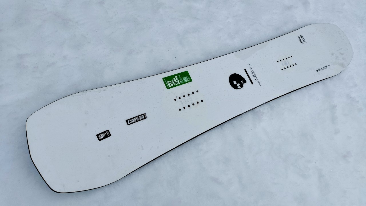 THE BLACK SNOWBOARD OF DEATH（ザブラックスノーボードオブデス）のボード全体の写真