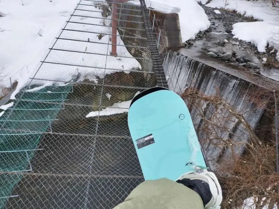 November DX4 試乗レビュー】カービング派がグラトリボードに乗って