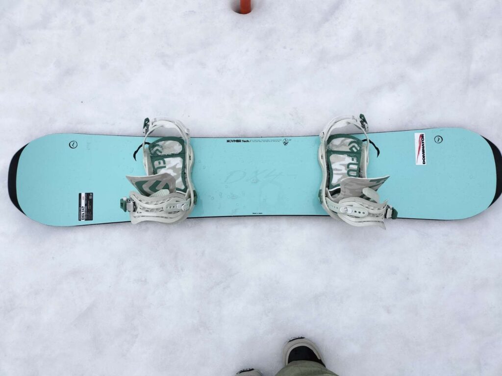 November DX4のバインディングを取り付けたボード全体の写真