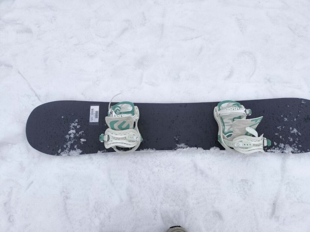 FNTC　SSSのバインディングを取り付けたボード全体の写真