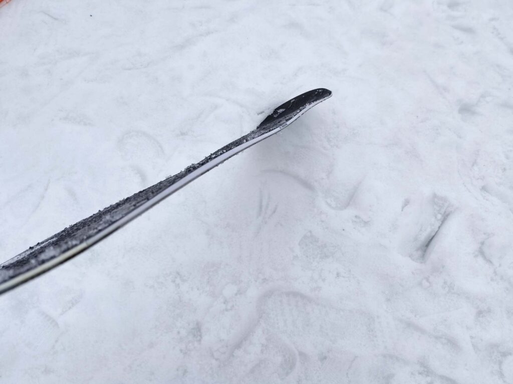 FNTC　SSSのダブルキャンバー形状を横から見たボードの写真