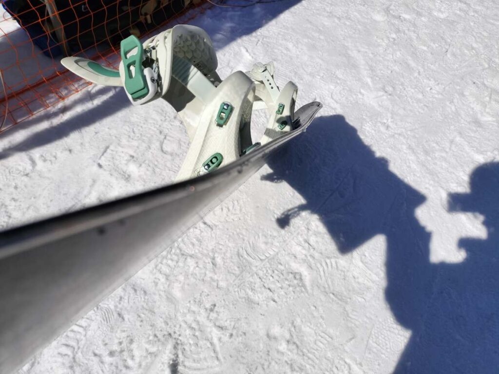 LIB TECH GOLDEN ORCA(リブテックボールデンオルカ)のマグネトラクションの写真