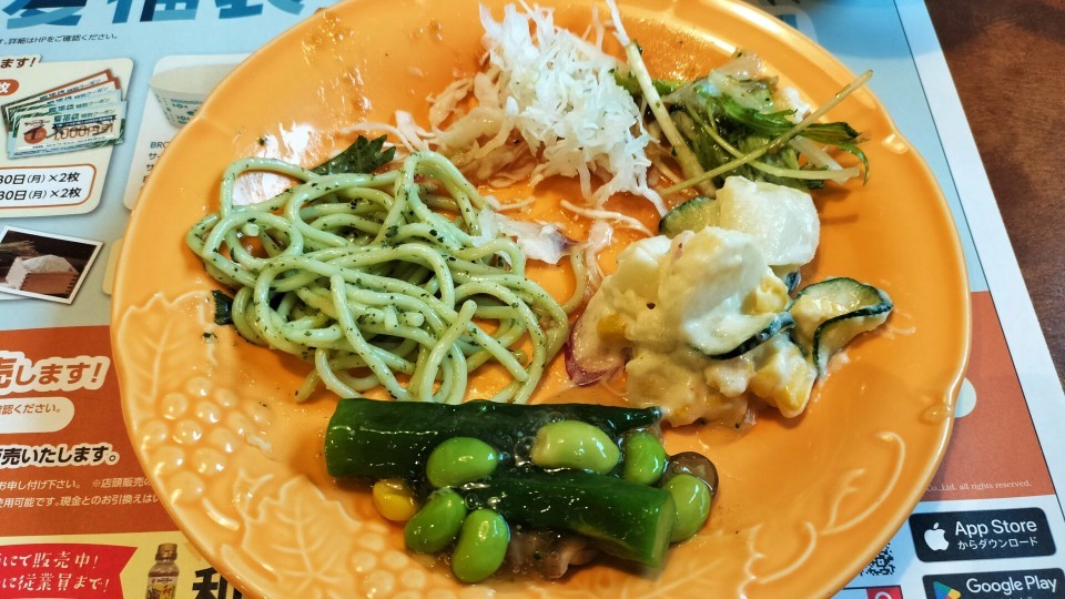 ブロンコビリーサラダバーの季節限定メニューを盛り付けた写真