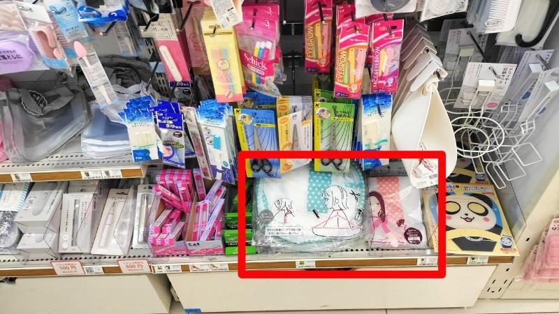100均のケープの売っている場所の写真