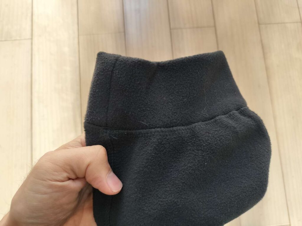 ワークマン「リカバリーウエアフリース」のズボンのすそ絞りの画像