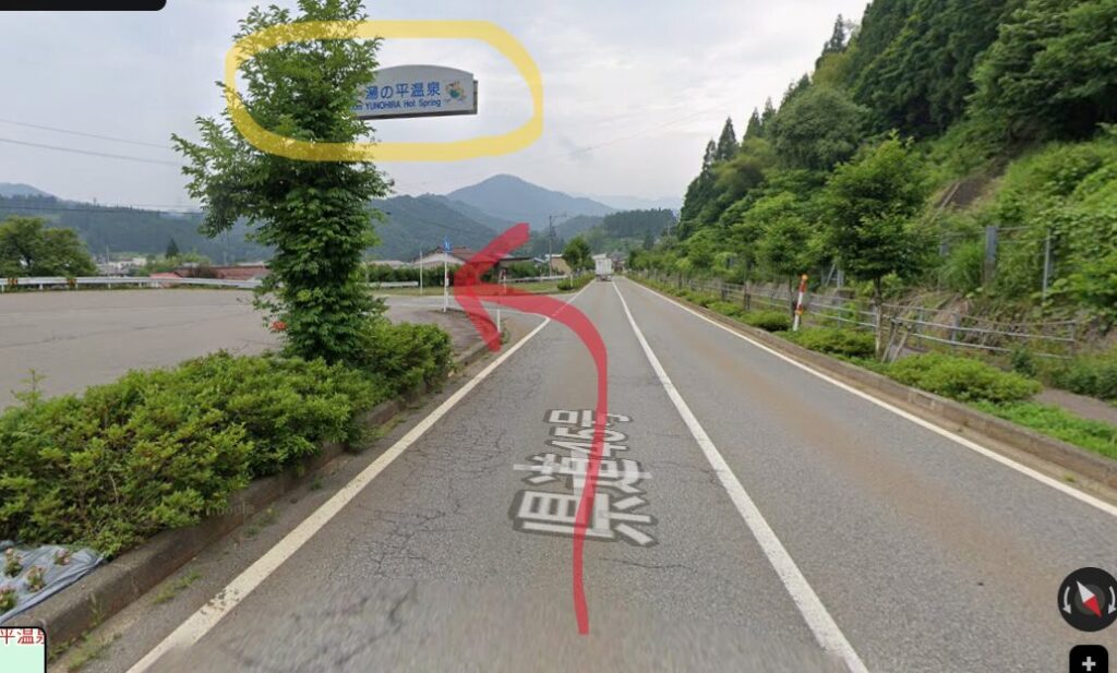 湯の平温泉への入り口とファミリーマートの位置関係