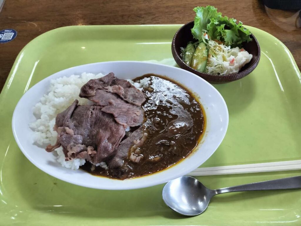 ほおのき平スキー場グルメ飛騨牛カレーの写真