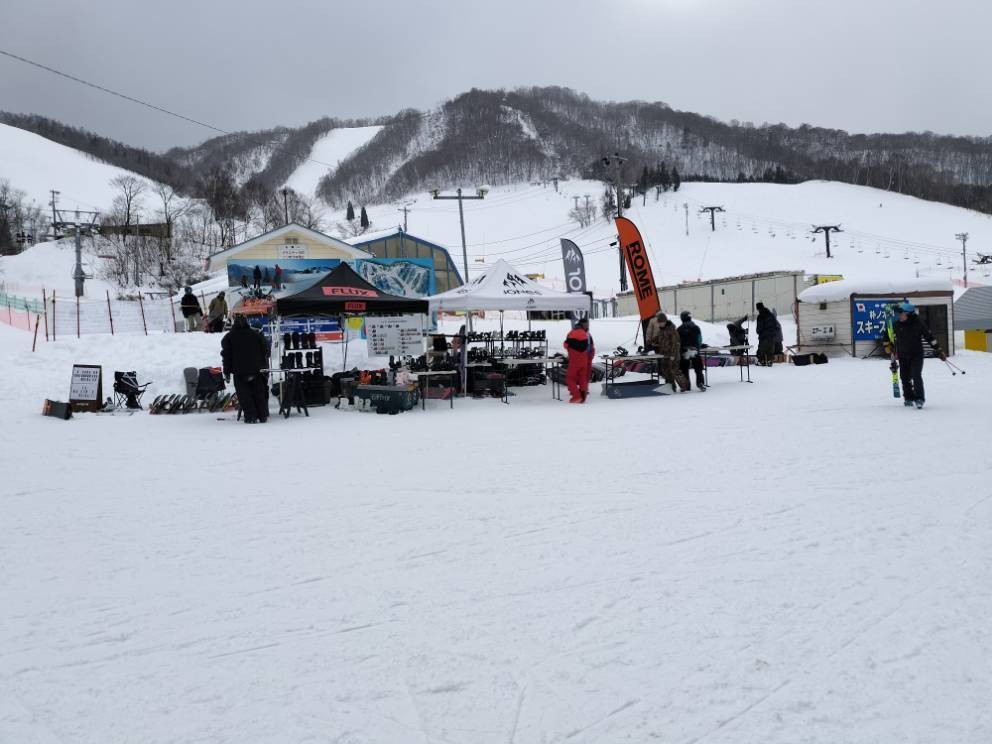 ほおのき平スキー場の試乗会の様子