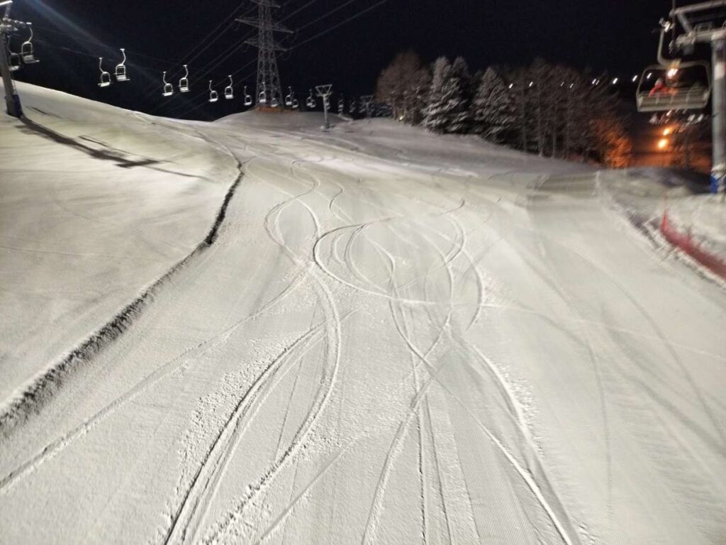 早朝ダイナランドの圧雪バーン
