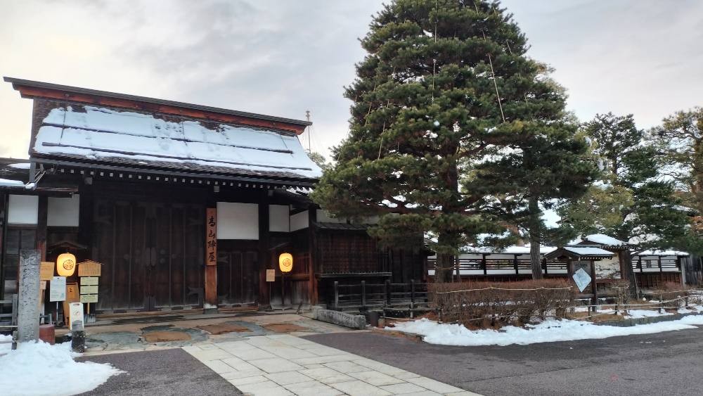 高山陣屋と雪景色