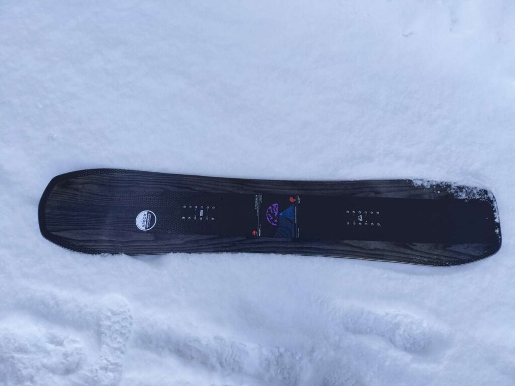 アーバースノーボードのアストロウエストの写真