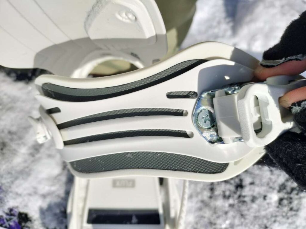 FLUXバインディングのXF PLUSのアンクルストラップの写真