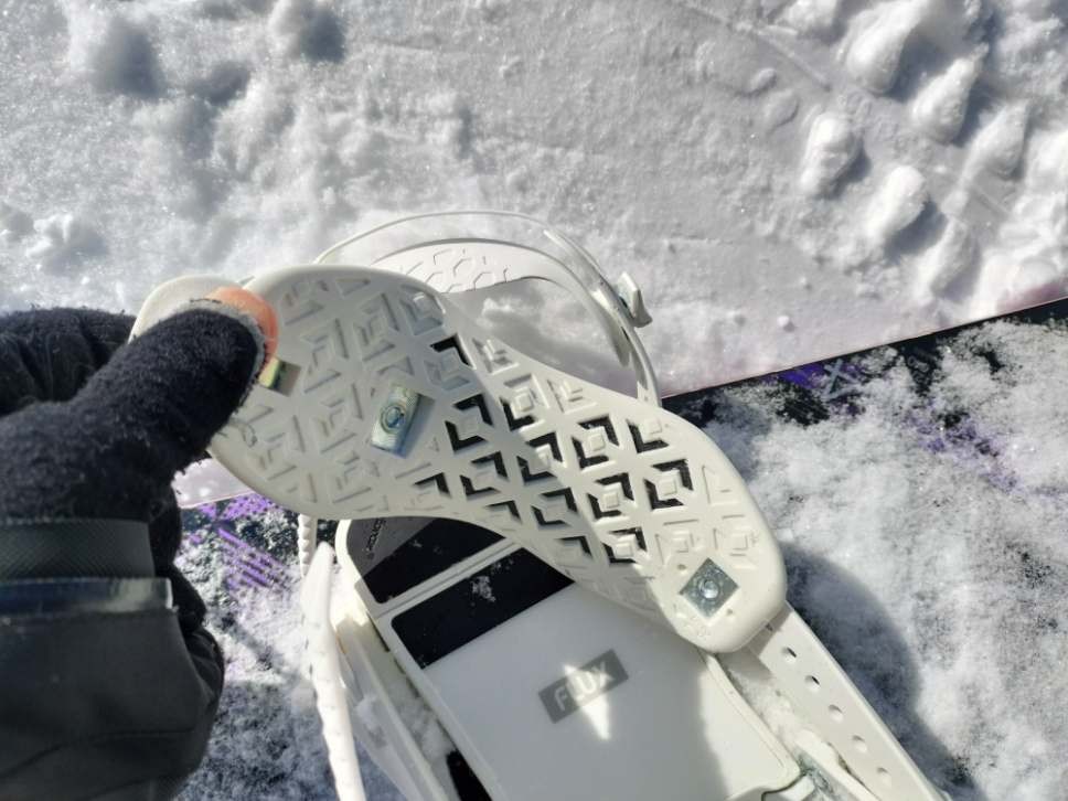 FLUXバインディングのXF PLUSのアンクルストラップの写真