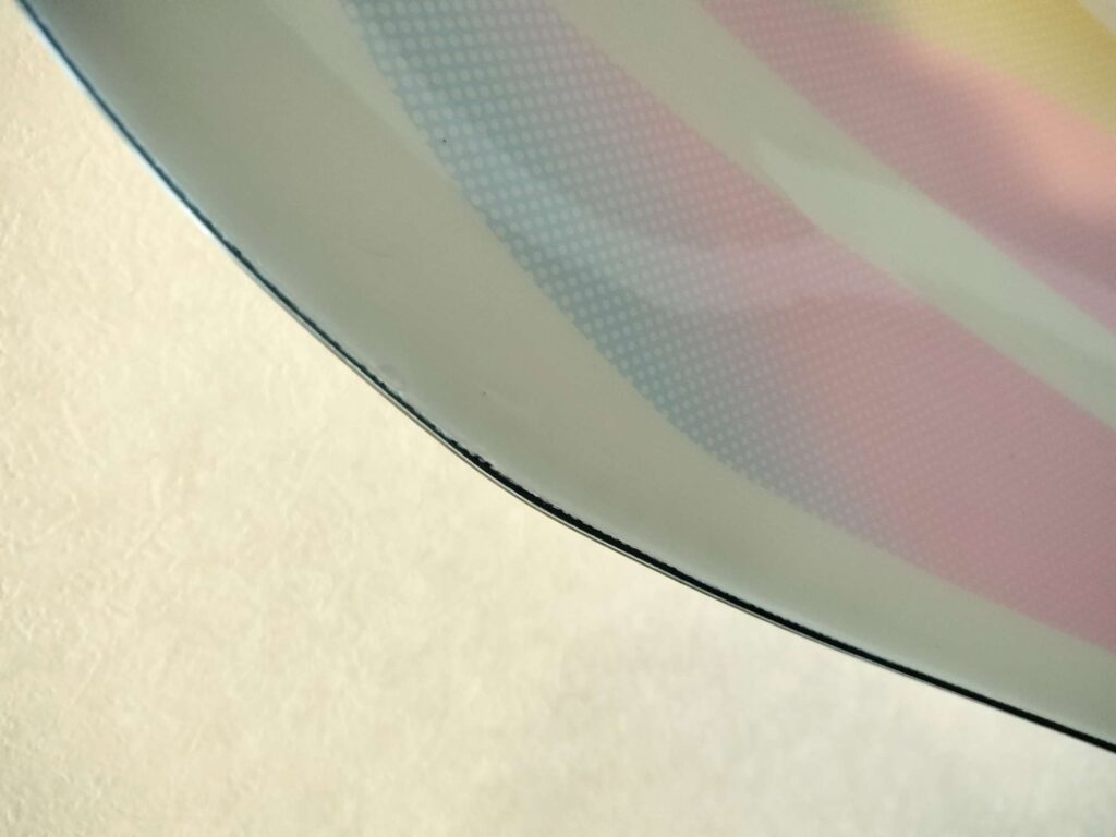 メルカリで購入した中古ボードBataleon「Push Up」の小傷の写真