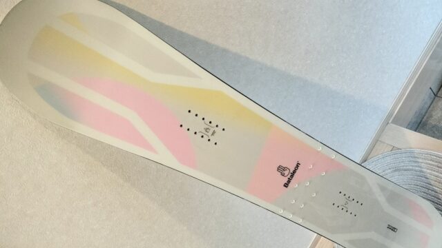 メルカリで購入した中古ボードBataleon「Push Up」の写真