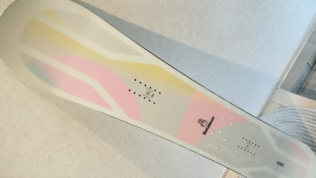 メルカリで購入した中古ボードBataleon「Push Up」の写真