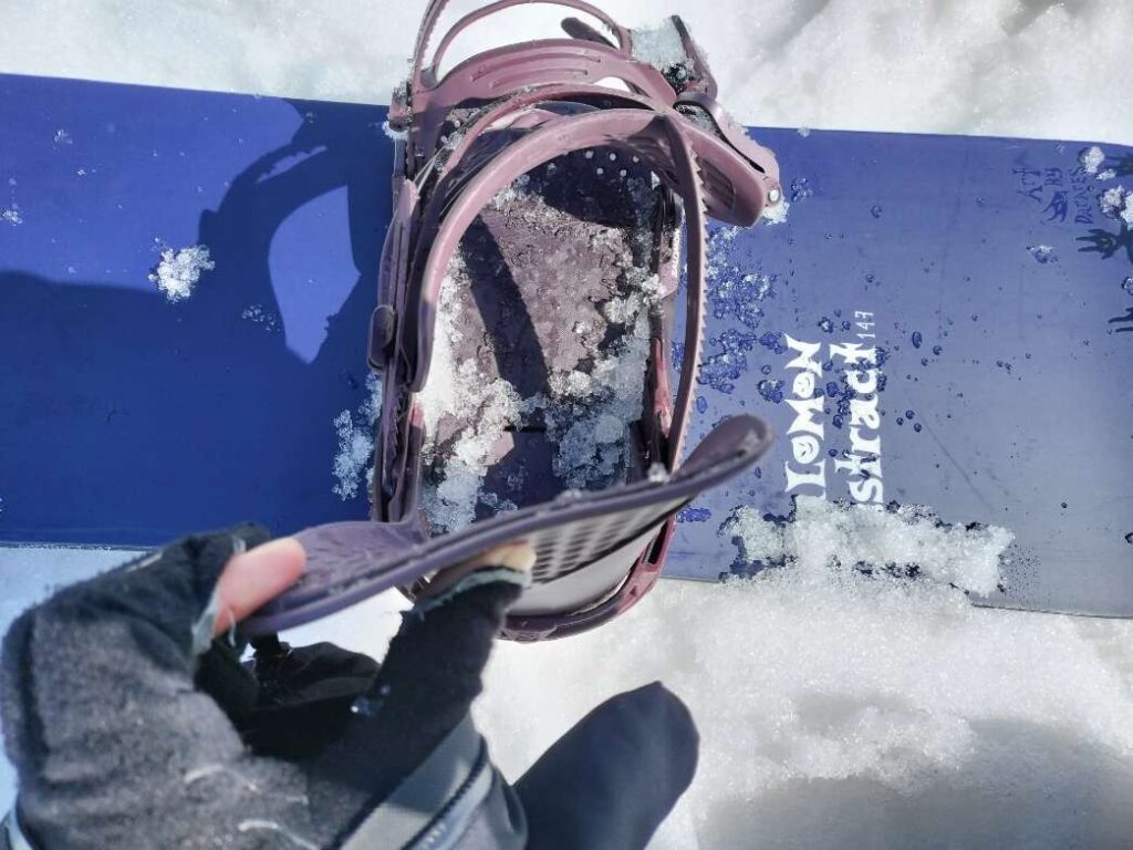 SALOMONホログラムのハイバックの硬さ
