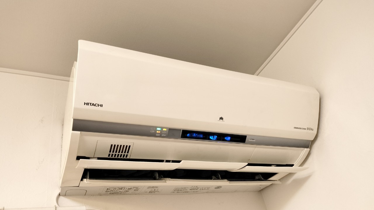 リビングエアコン故障の症状と点滅