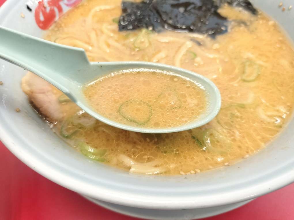 山岡家のラーメンとスープ