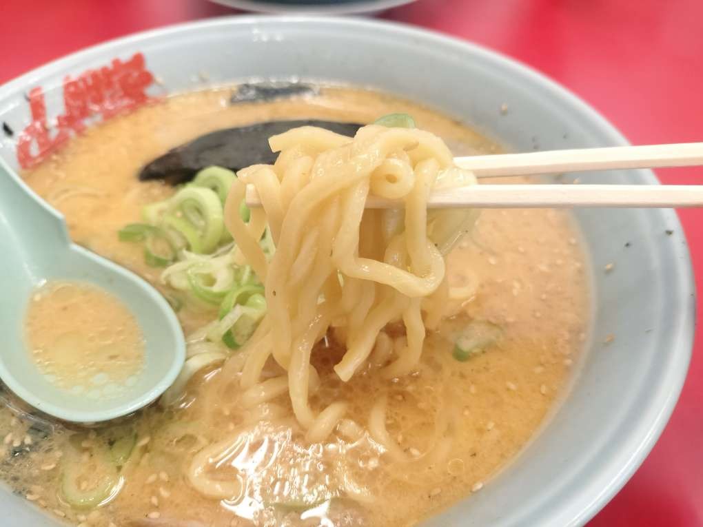 山岡家のラーメンと麺の太さ